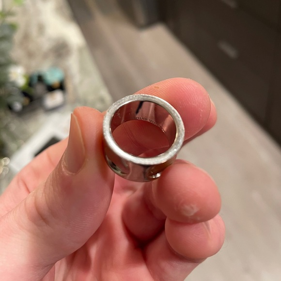LOUIS VUITTON “Empriente” Ring, Size 4.75, 18k White Gold (Retails for $3,400) - Picture 5 of 9